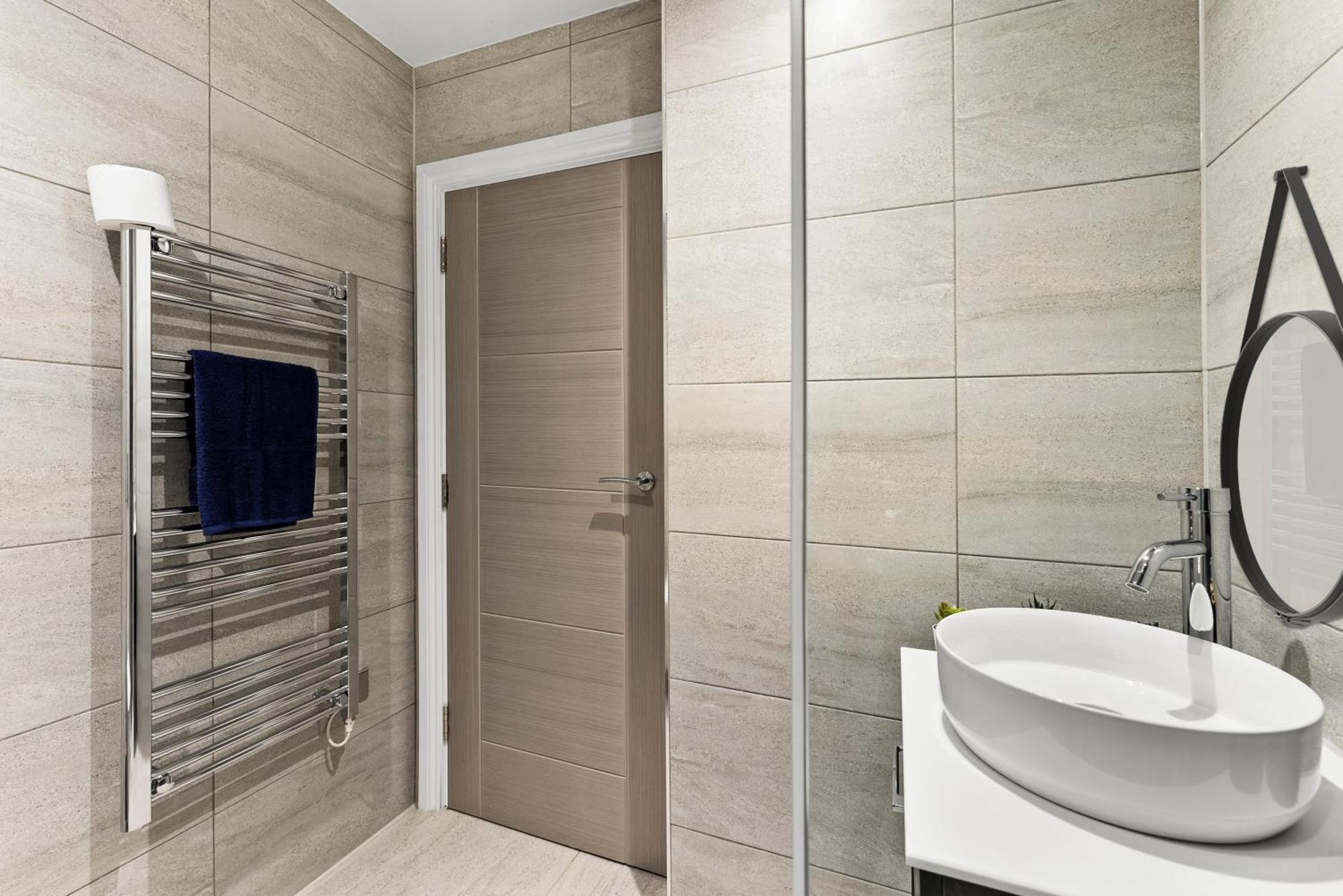 Stylish Large Leeds Apartment - Parking Εξωτερικό φωτογραφία